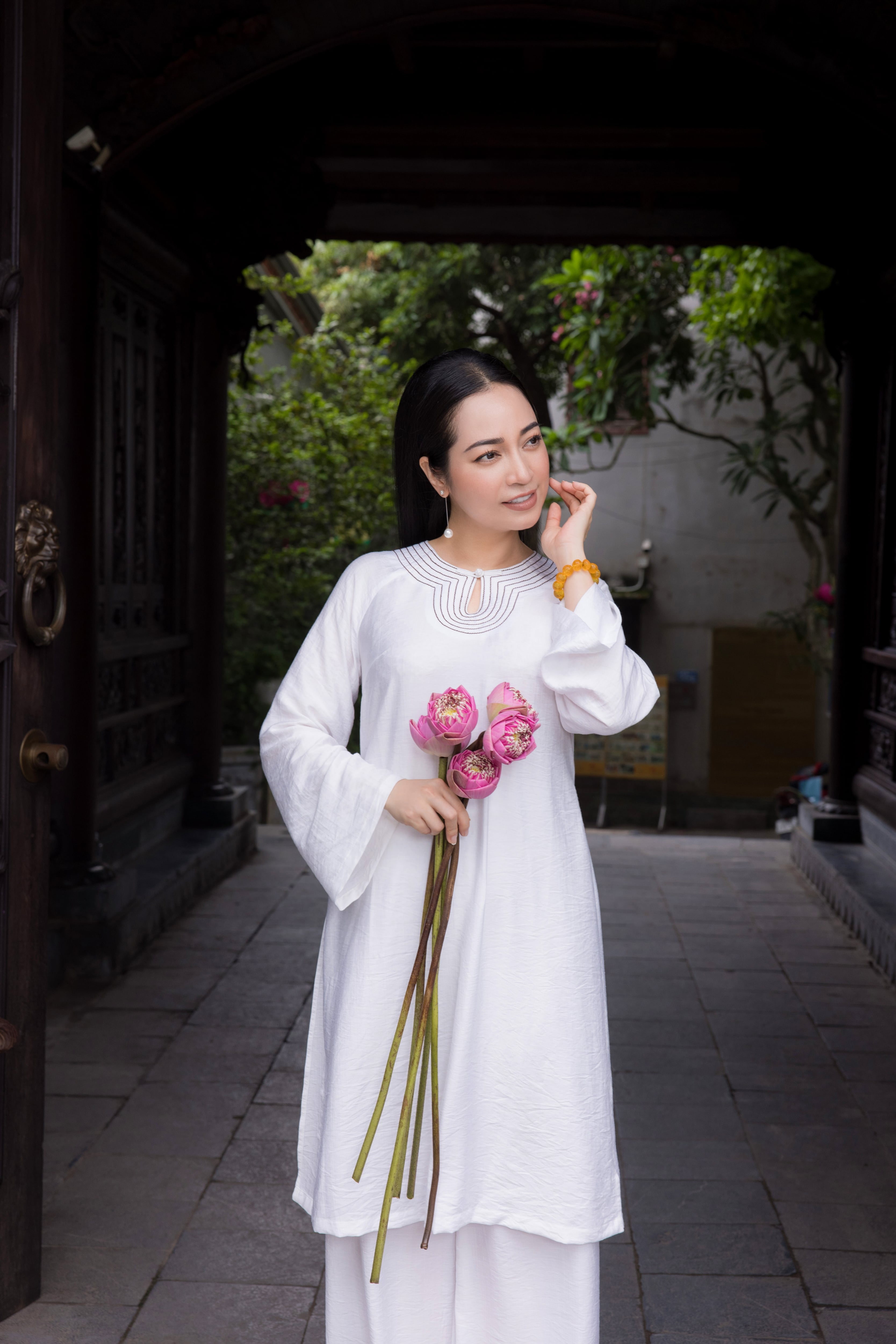 Đồ Lam Bạch Liên Thiết Kế Pháp Phục Liên Trang Linen Trắng Cho Phật Tử Áo Đi Chùa, Đi Lễ Phật, Hành Hương - FW23PP011