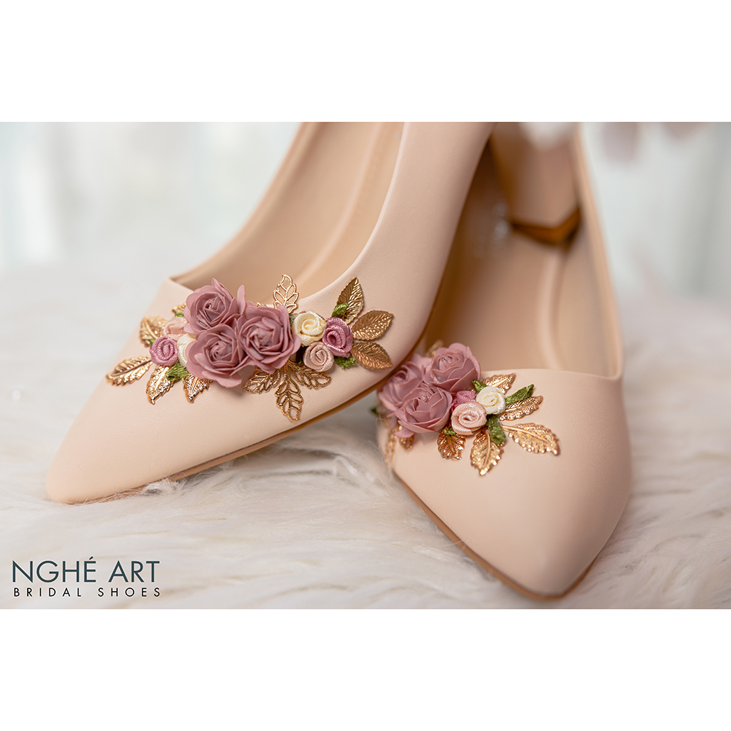 Giày cưới Nghé Art gót trụ đính hoa 427 nude