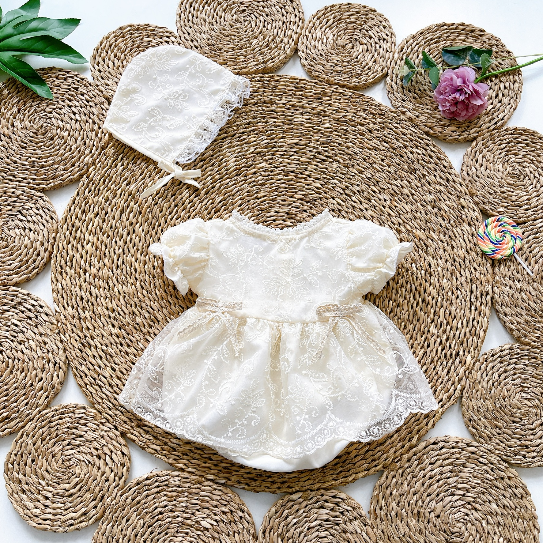 Body Váy Ren Kem Đính Ngọc Bé Gái 3 Đến 12kg Kèm Nón