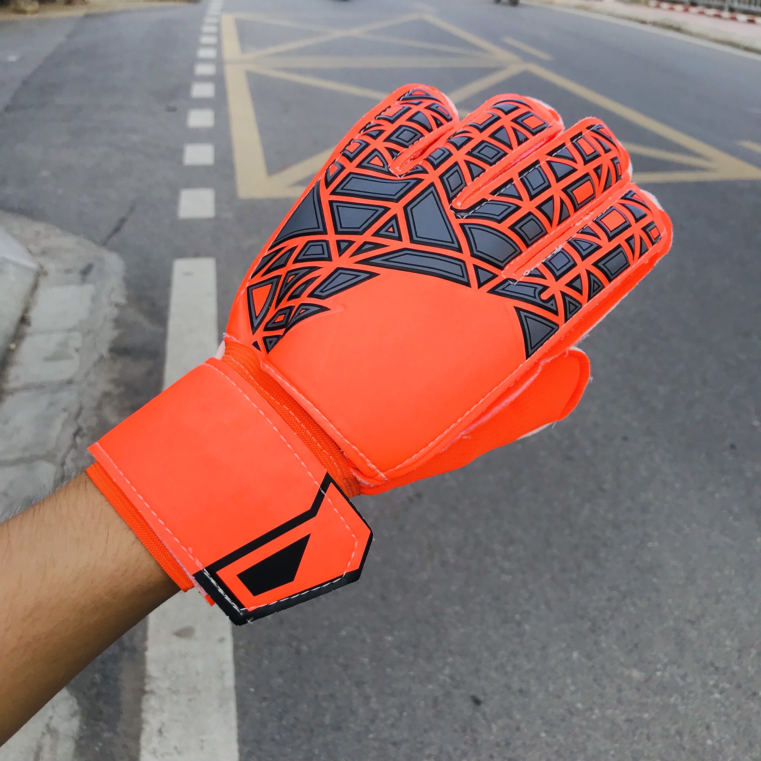 Găng tay thủ môn A01 có xương chuyên bắt đấm bóng cao cấp