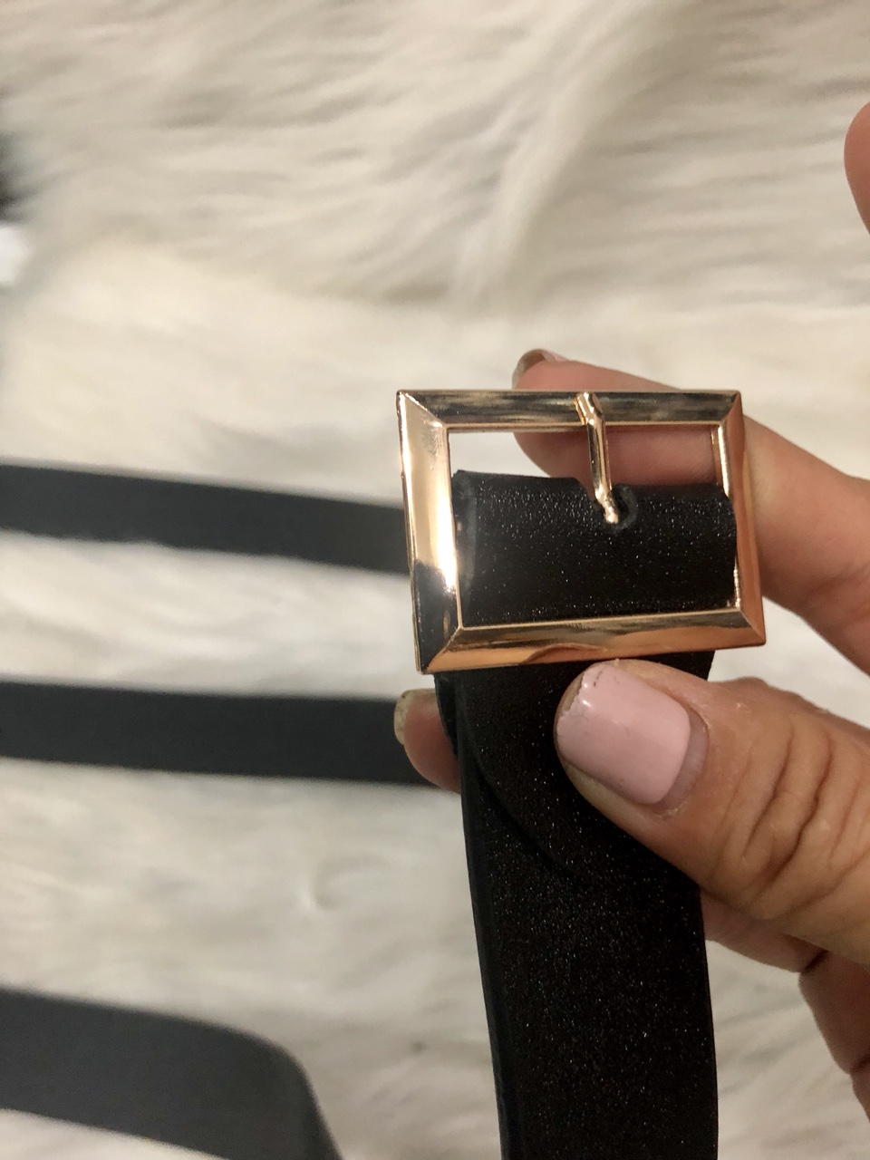 Nịt nữ bản 3cm. Mặt chữ nhật hình màu vàng