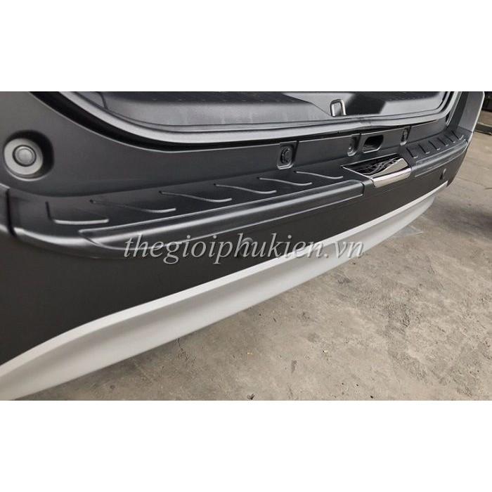 Ốp chống trầy bậc cốp ngoài dành cho Toyota Rush nhựa ABS cao cấp