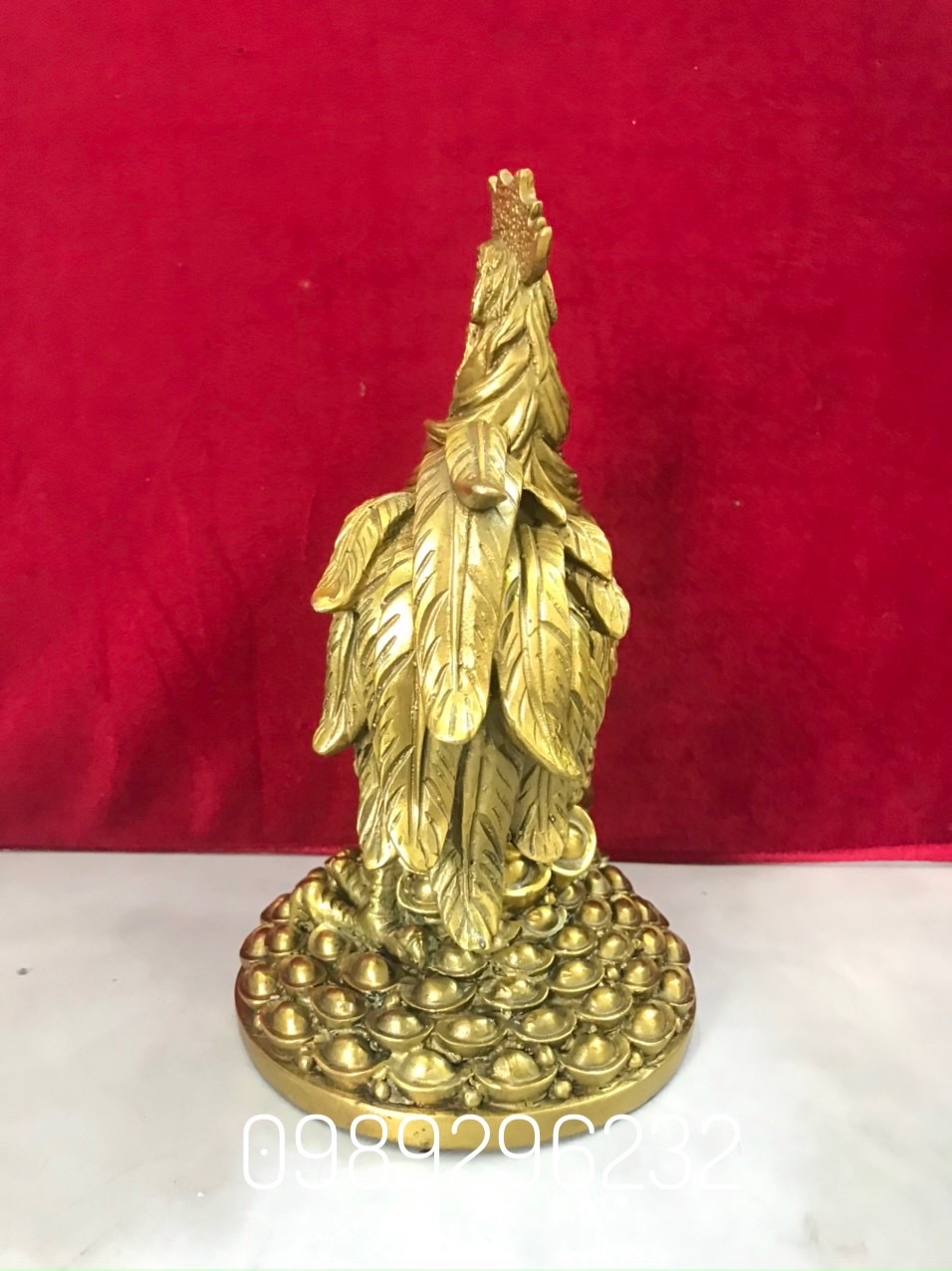 Tượng Gà đứng trên mâm thỏi vàng bằng đồng - Gà Mâm vàng nhỏ