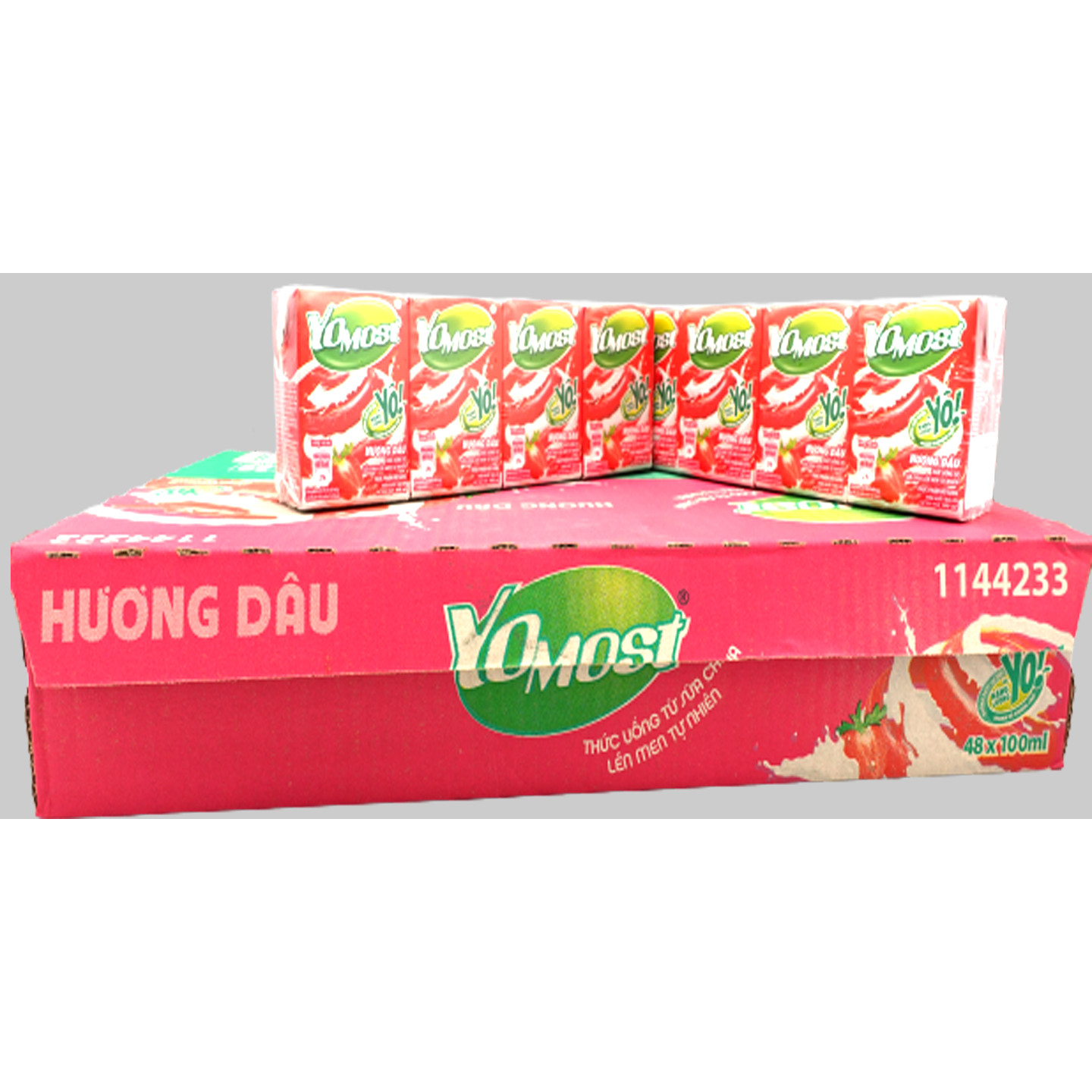 Thùng 48 hộp sữa chua uống Yomost Hương Dâu 100ml.