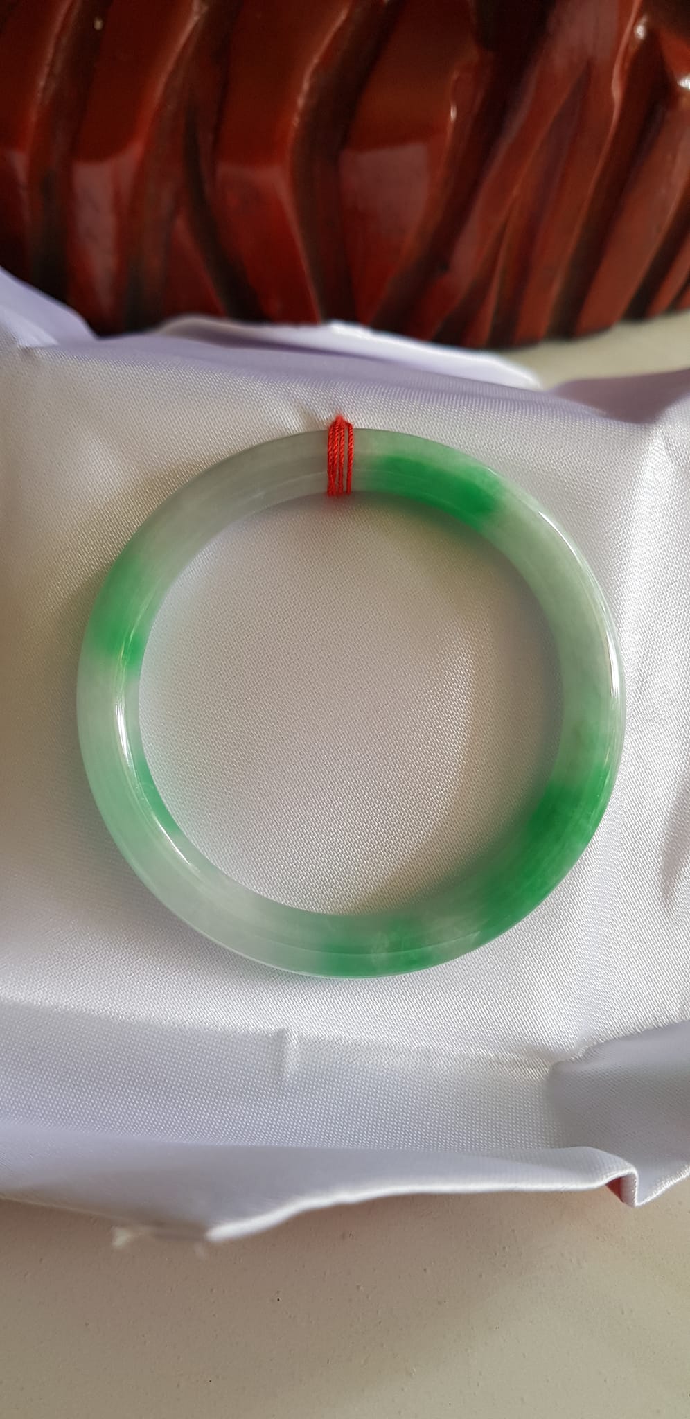 Vòng Cẩm Thạch tự nhiên mới TR LÝ  IC 49mm x cọng 7mm Vòng màu trắng xanh lý tươi đẹp nữ tay nhỏ 40kg - 49kg đeo rẻ đẹp ạ