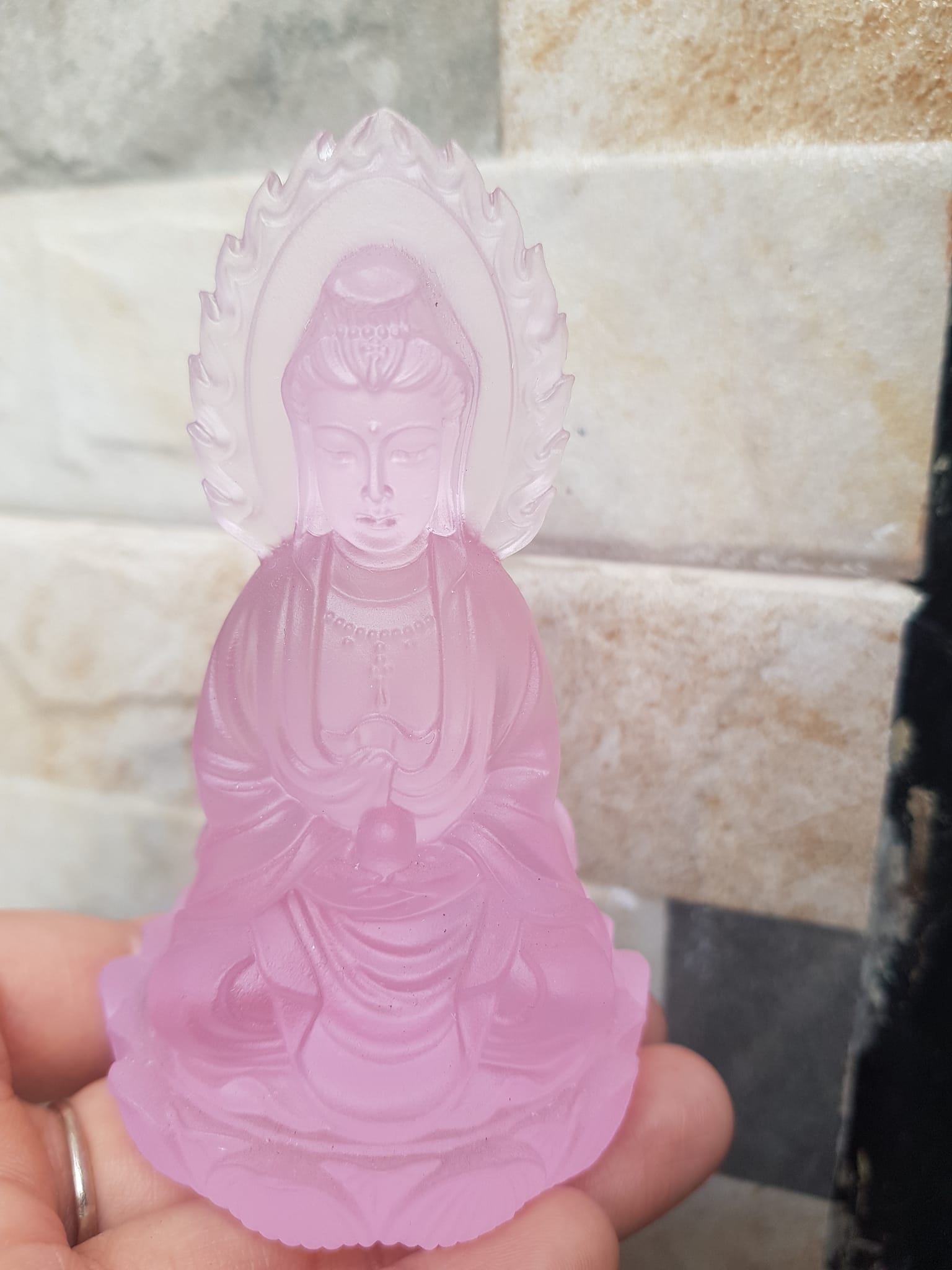 TƯỢNG PHẬT BÀ QUAN ÂM 2 MẶT ĐÁ LƯU LY HỒNG TƯƠI ĐẸP ĐỂ TRONG XE HƠI hoặc BÀN cao 10cm đk 6cm Hợp Anh Chị mệnh HOẢ mệnh THỔ ạ