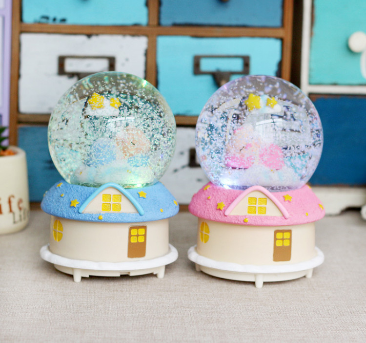 Hộp nhạc quả cầu tuyết heo sữa