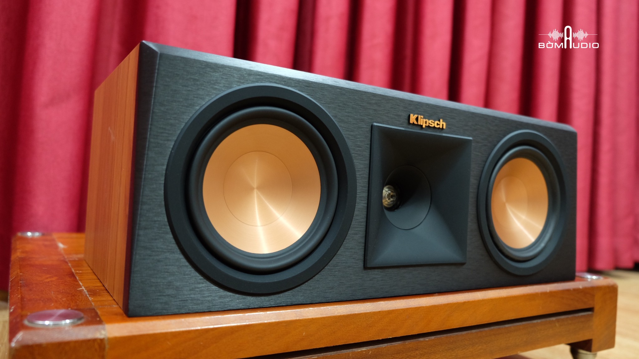 KLIPSCH RP-250C | Dòng Center Xem Phim Nghe Nhạc Reference Premiere Klipsch - Công Suất 500W x 8ohm - Độ nhạy 96dB - Tweeter Titanium LTS 25mm Hybrid Tractrix Horn Độc Quyền + 2 Loa Mid/Bass 15cm Cerametalic Phủ Copper Tinh Tế | Hàng Chính Hãng _ Mới 100%