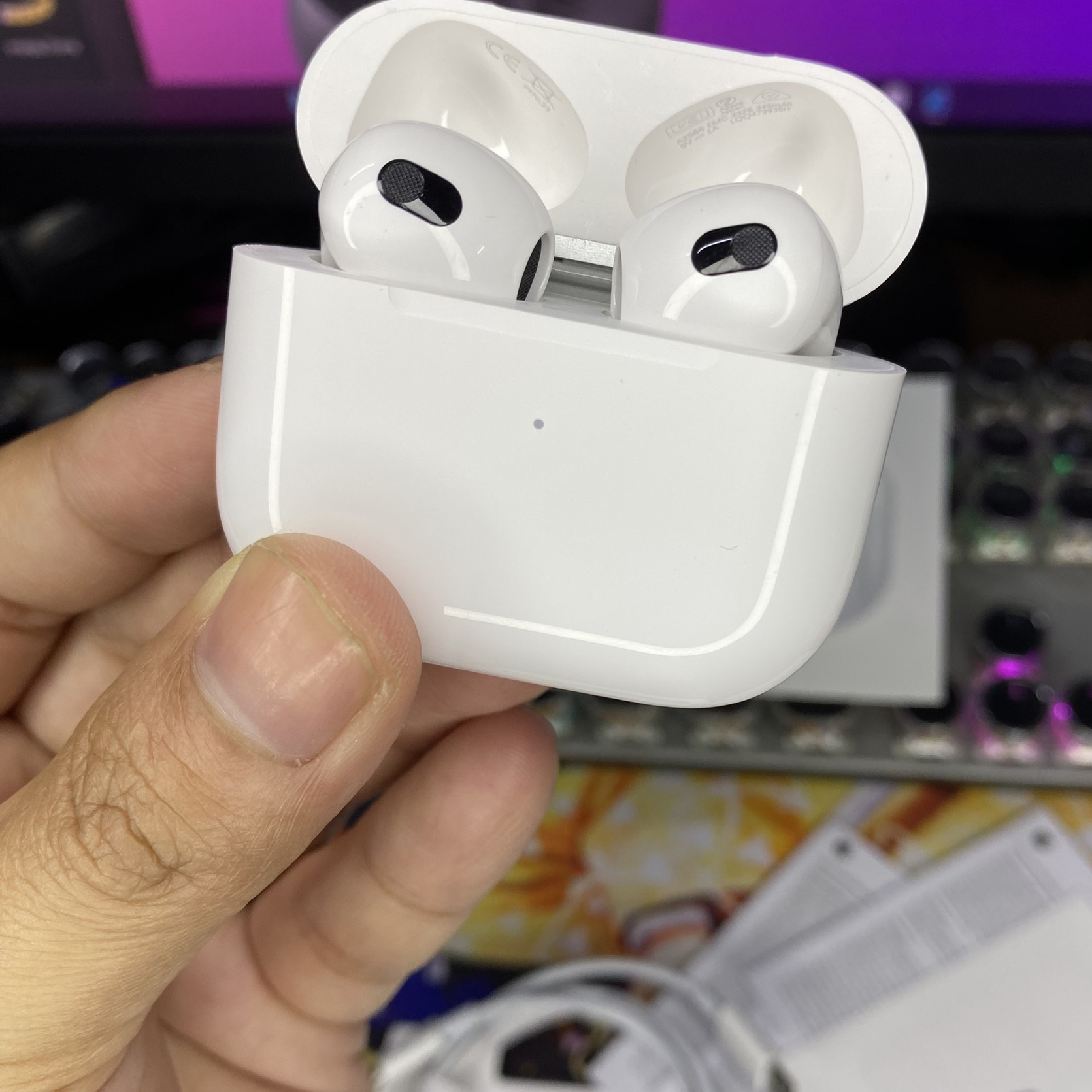 Tai nghe bluetooth Airpods 3 Rep 1:1 2023 dung lượng pin 350mAh, định vị, đổi tên, thao tác chạm cảm ứng,Xạc không dây - IOV