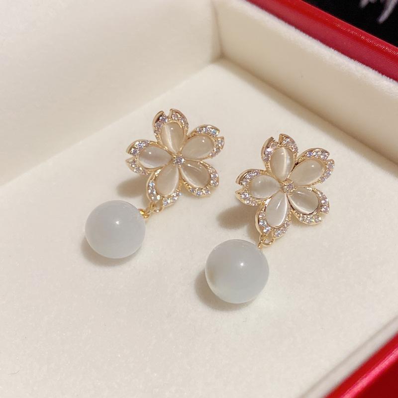 Khuyên tai hoa opal năm cánh bô viền