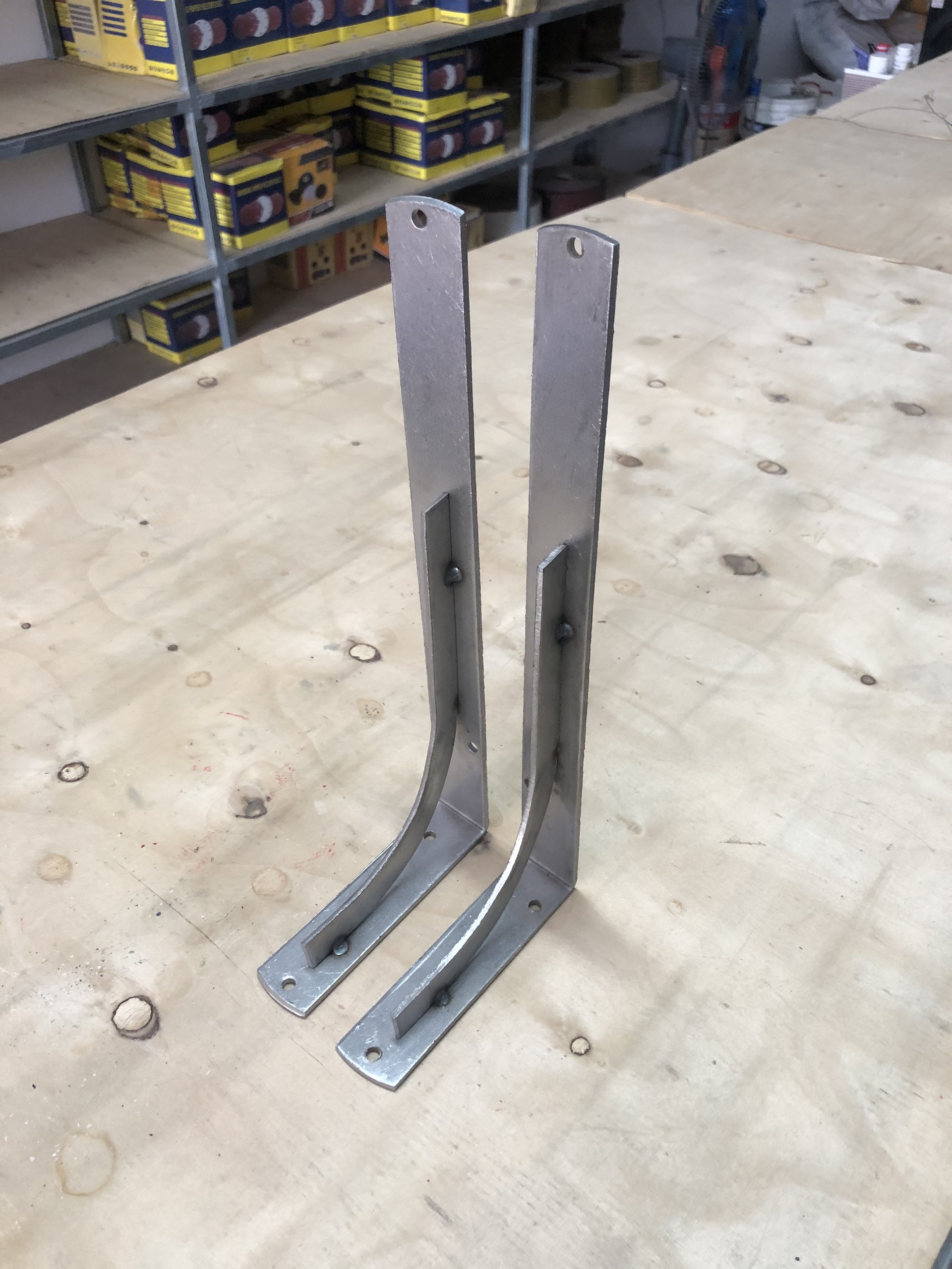 Ke góc vuông chữ L thép 40 x 15 x 3 cm