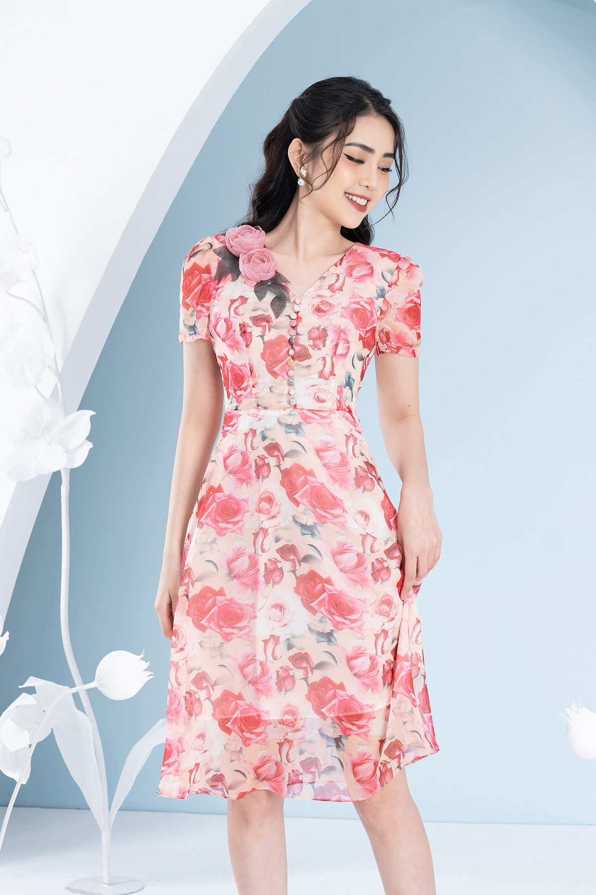 Đầm Tơ Hoa Hồng Đính Hoa Thủ Công Luperi LFV3280 chất liệu mềm mại mát mịn kiểu dáng xòe nhẹ nữ tính cho nàng