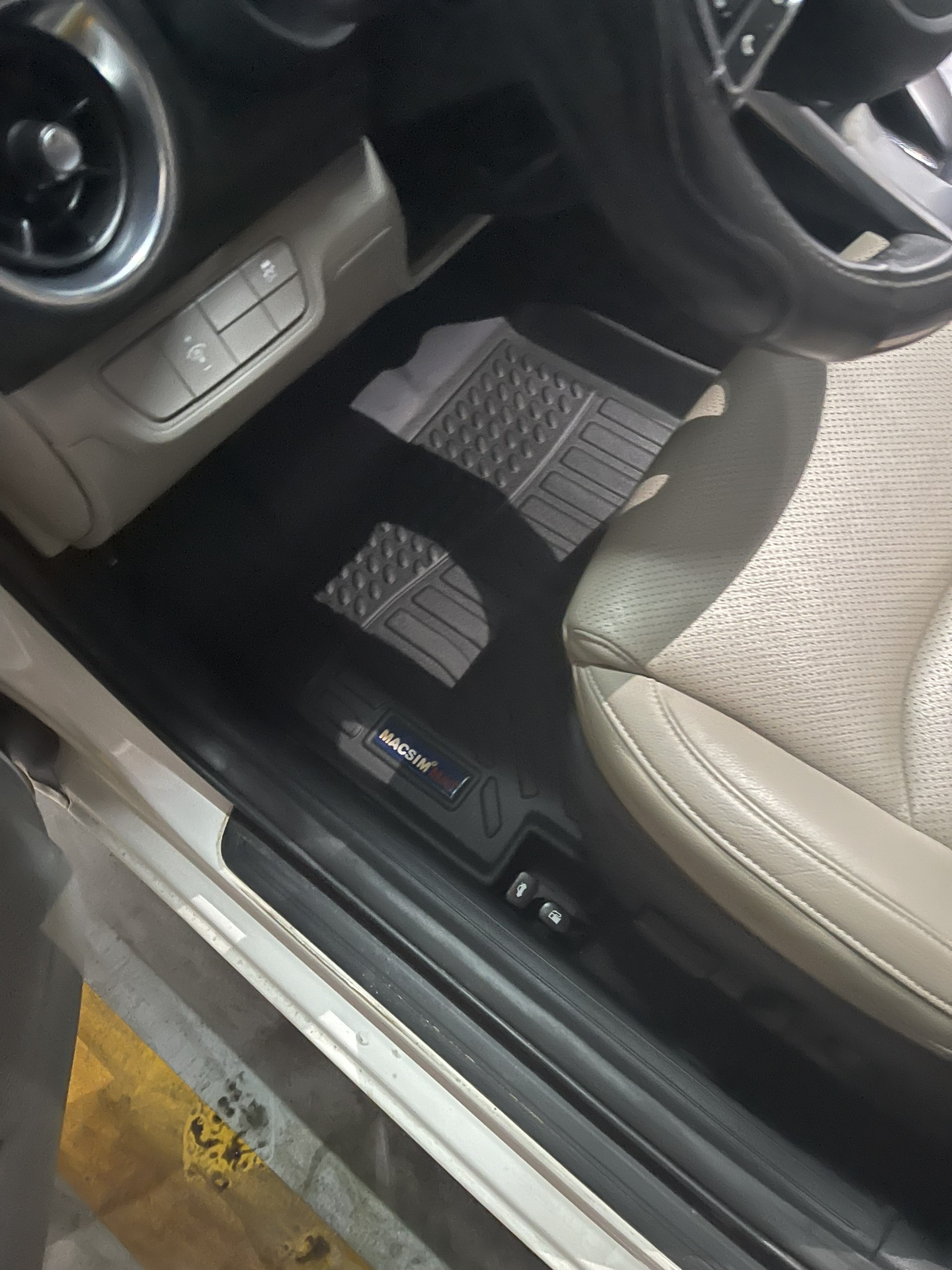 Thảm lót sàn xe ô tô KIA CERATO chất liệu TPV thương hiệu Macsim màu đen