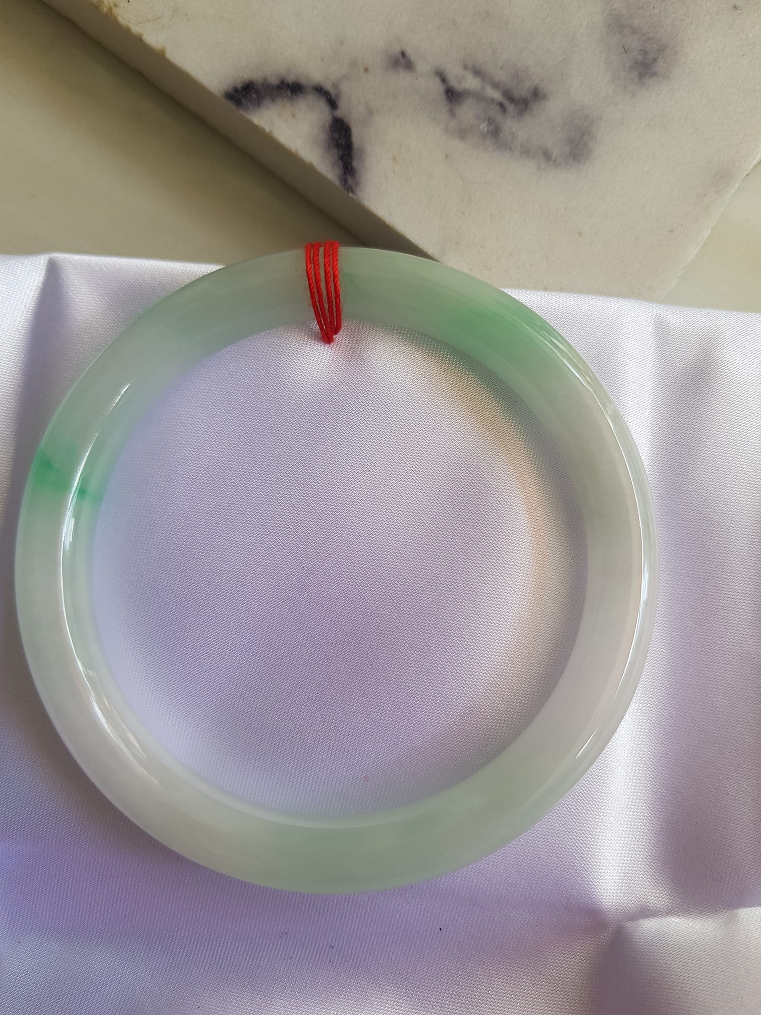 Vòng ĐÁ CẨM THẠCH TỰ NHIÊN TR Lý SAO 58  Size vòng 58mm x Dầy 8mm màu Trắng Bóng xanh lý nhẹ Đẹp sang  Nữ mệnh Kim mệnh Thủy 56kg - 68kg đeo ạ