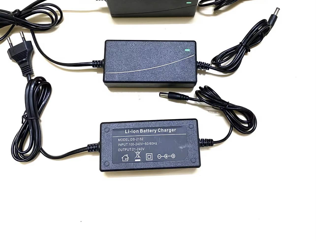 Sạc nhanh 3A cho pin máy khoan, Máy Mài , Máy Siết, Máy rửa Xe Pin, pin Li-ion 21V - 3A, đèn báo đầy pin, pin đầy tự ngắt