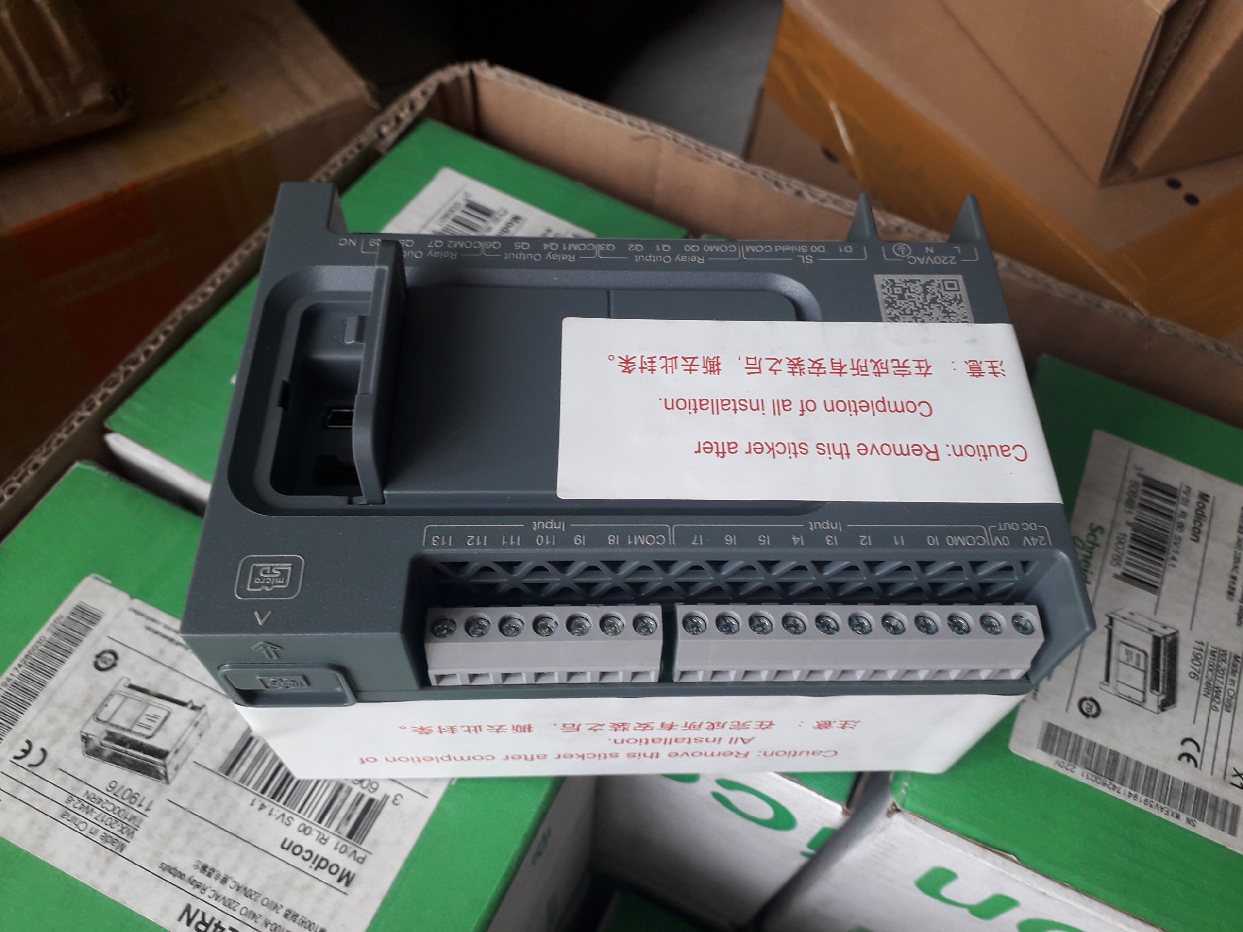 Bộ điều khiển lập trình PLC TM100C24RN Schneider 24 I/O