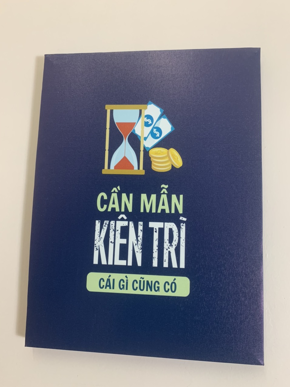 Tranh khẩu hiệu '' Cần mẫn kiên trì cái gì cũng có ''