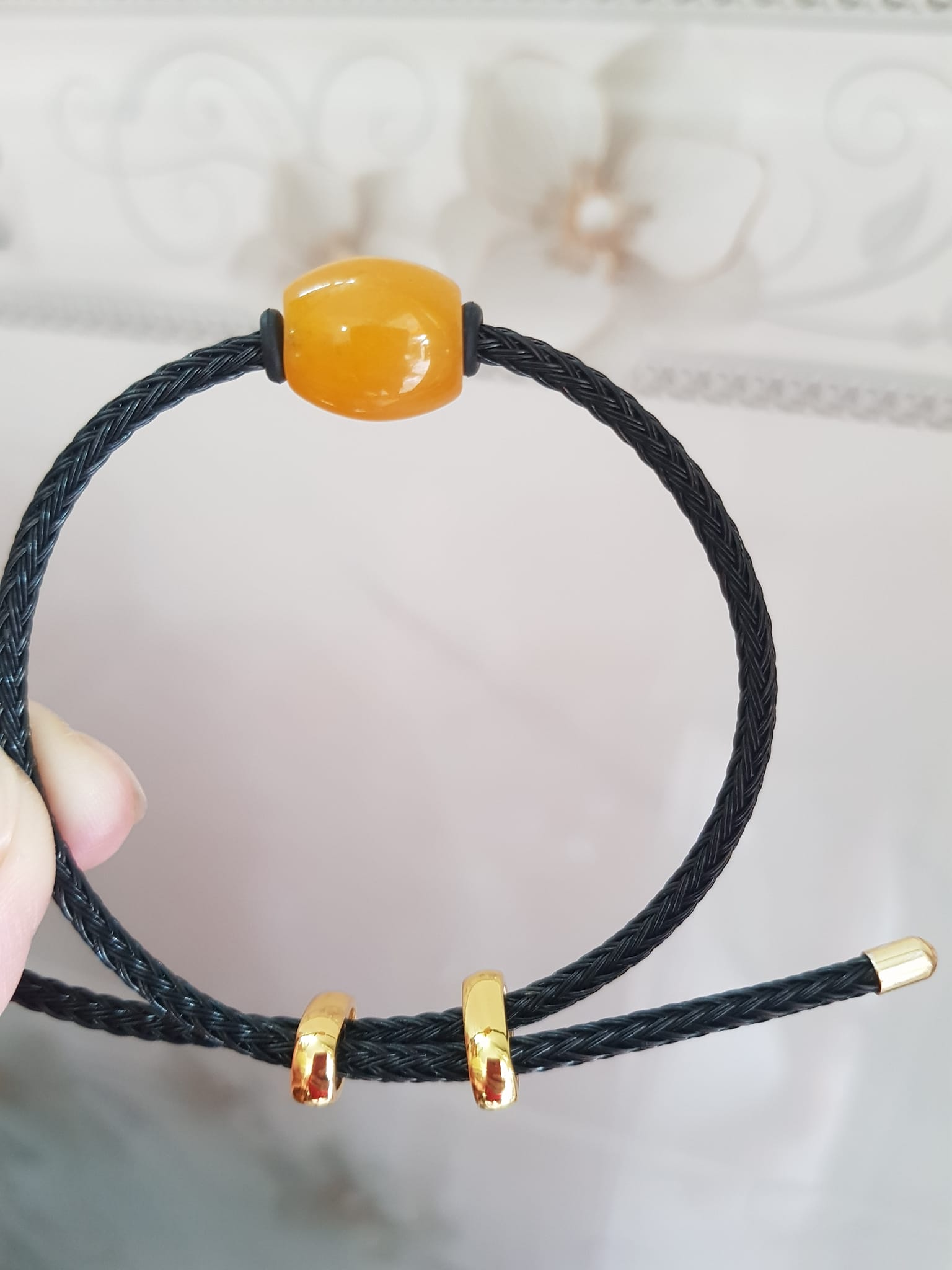 Vòng tay lu thống phối hạt lu đá mã não vàng anh đẹp với dây đen kiểu rút nữ mệnh thổ mệnh kim và mệnh thủy đeo may mắn hợp ạ