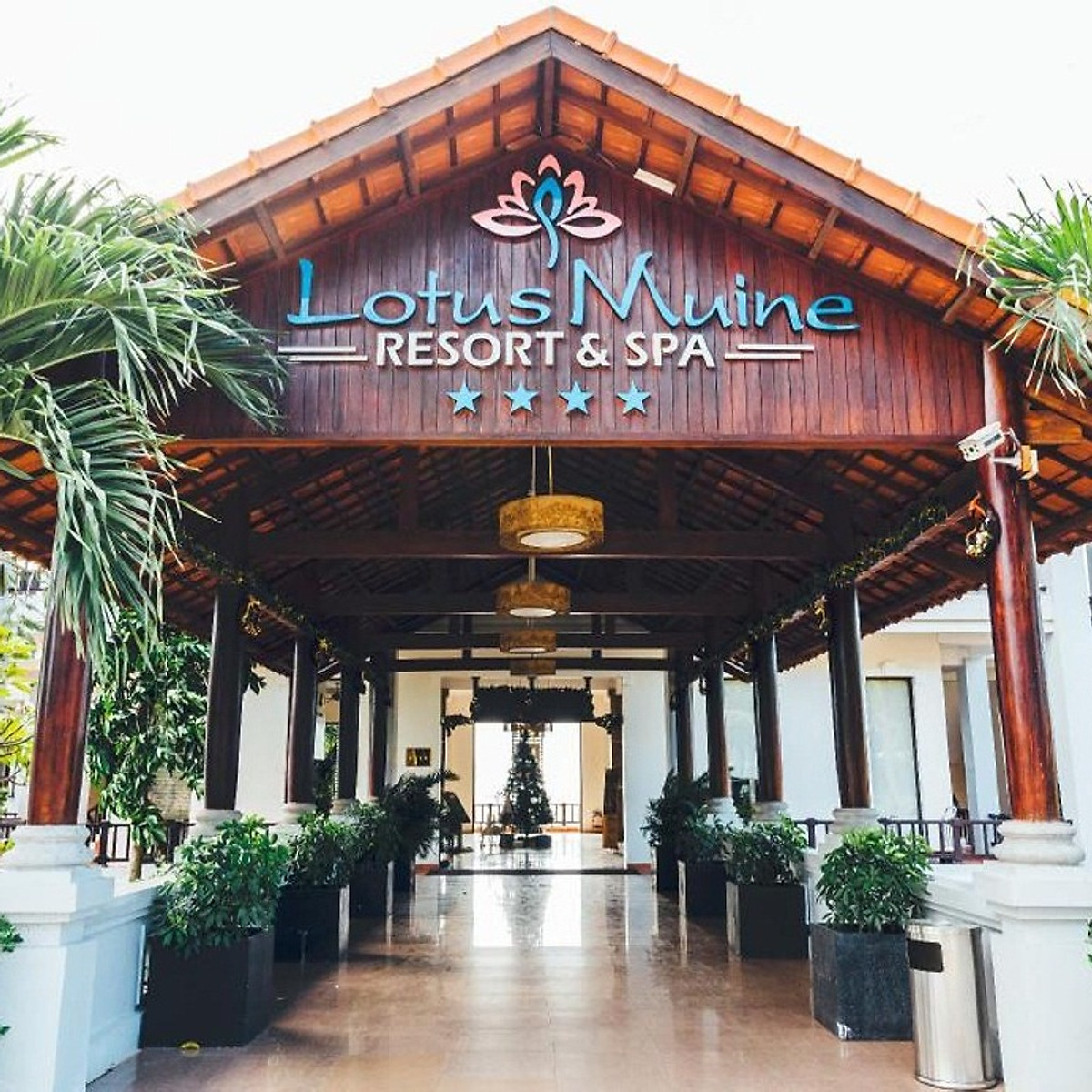 Lotus Mũi Né Resort & Spa 4* + Xe Limousine Khứ Hồi Từ Sài Gòn Dành Cho 01 Người