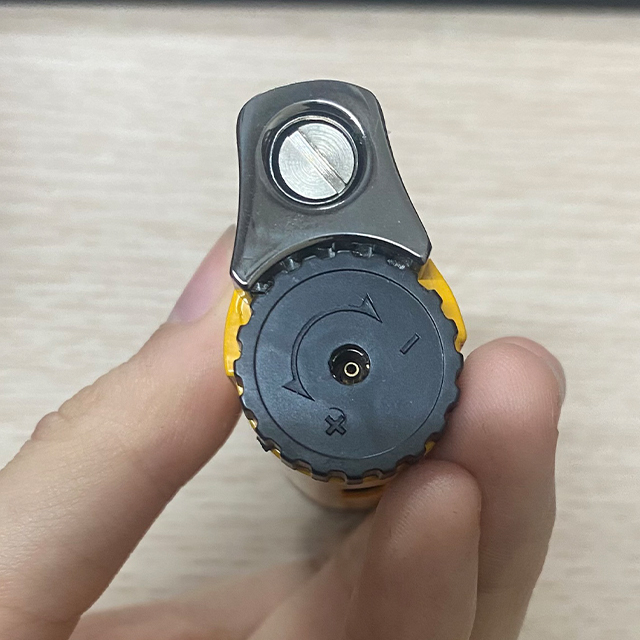 Hột Qụet Bật Lửa COB-159 Khò 1 Tia Mạnh Mẽ Kèm Đục Tiện Lợi, Ô Quan Sát Dung Lượng Gas