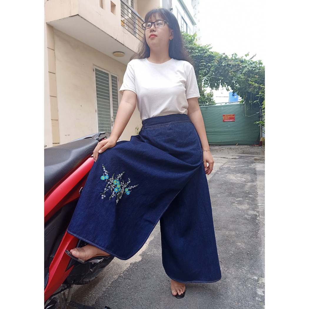Váy Chống Nắng Xẻ Tà Cao cấp Vải Jean Cotton Mềm Mại, Dày Dặn Thêu Họa Tiết Hoa Thạch Thảo Xanh