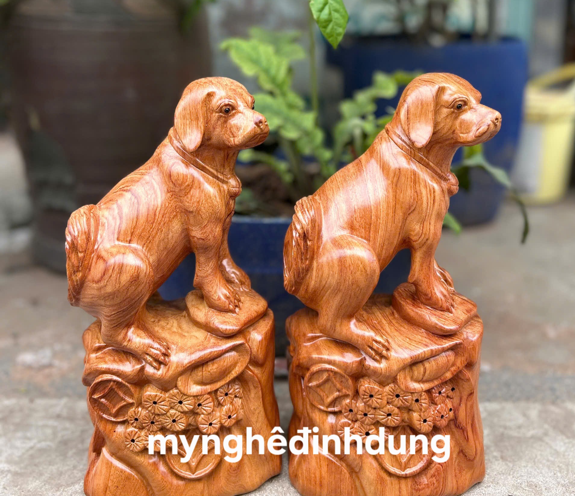 Tượng con chó (cún ) phong thủy bằng gỗ  hương đá  cao 20x8x6cm