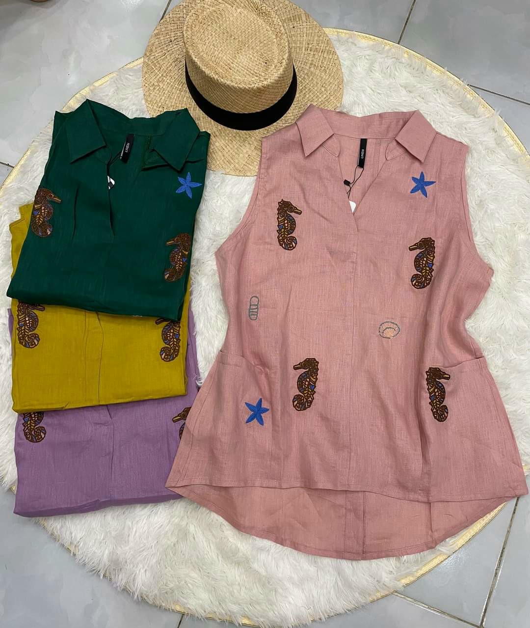Áo linen thêu họa tiết xẻ lai