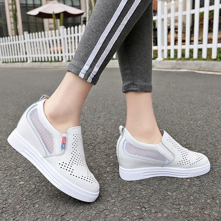 Giày Sneakers Nữ Độn Đế Lỗ Da PU H54