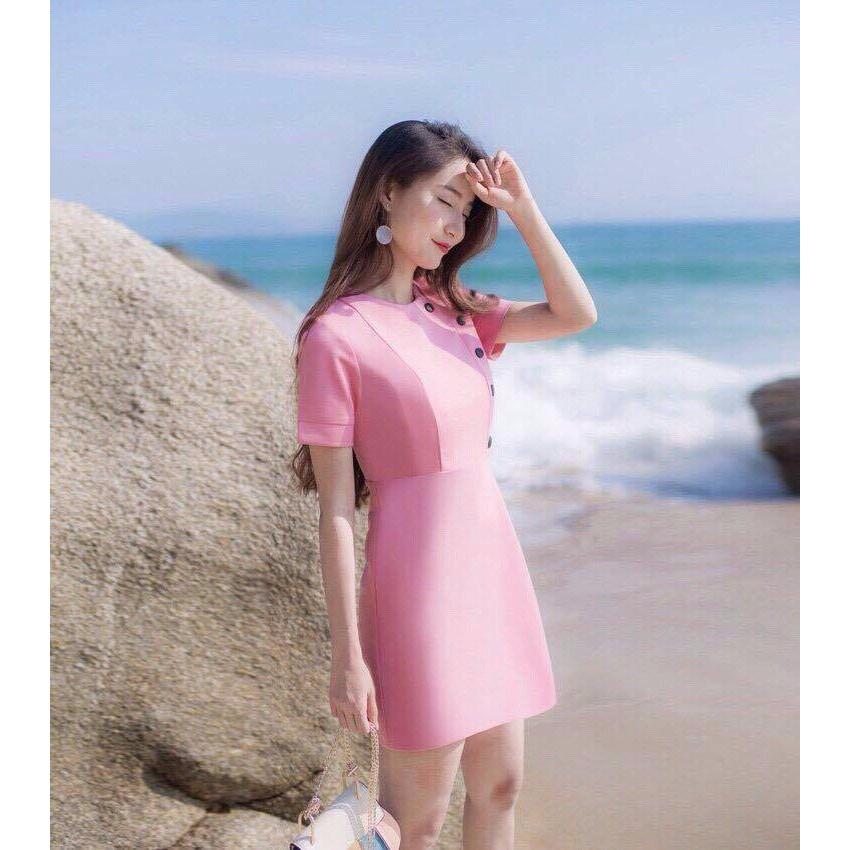 Đầm Suông Đính Nút Nhẹ Nhàng Nữ Tính,chất Lụa Cát co giãn nhẹ,thoáng mát,thích hợp công sở,đi chơi,tiệc nhỏ