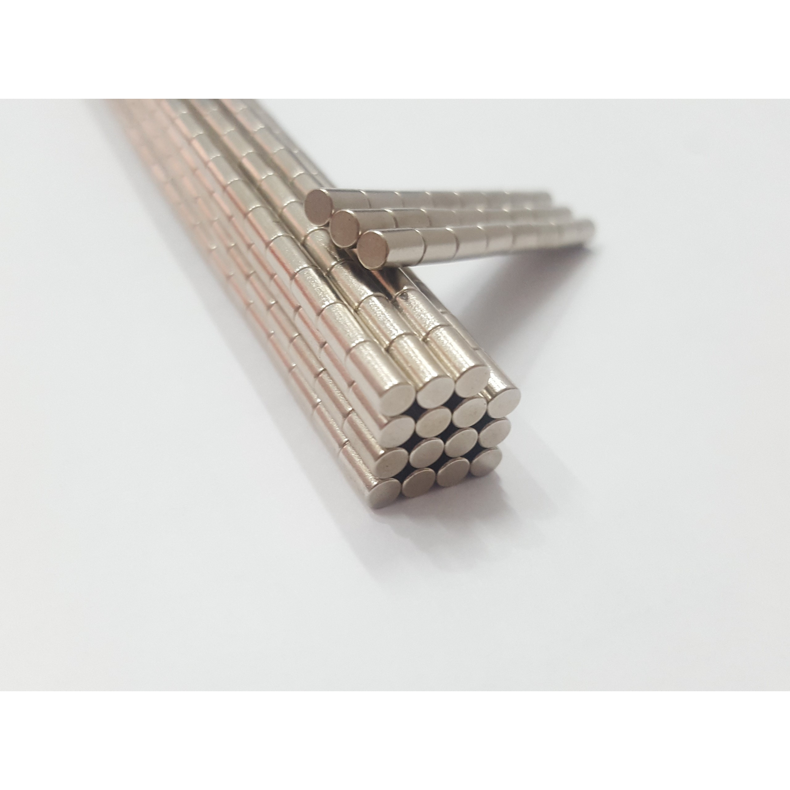 Nam châm viên trắng đất hiếm 3x5mm