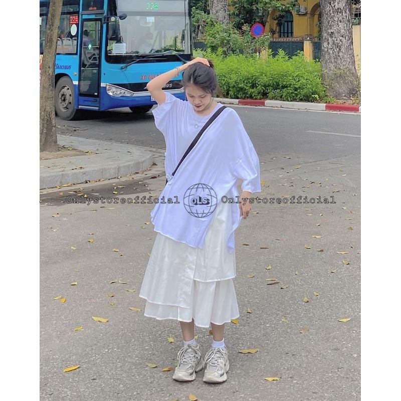 Áo xẻ tà oversize và chân váy tà lệch