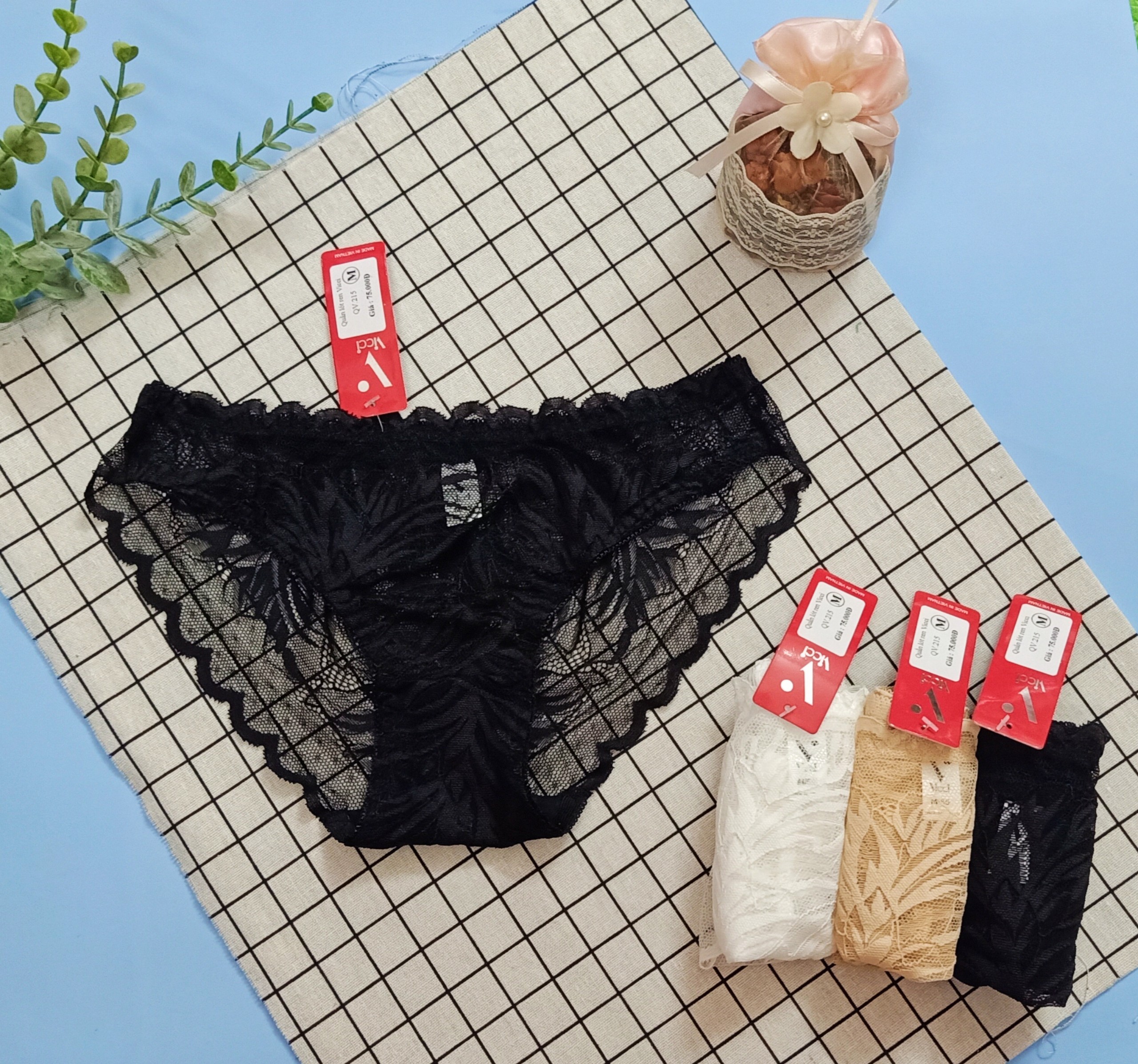 Quần lót nữ ren sexy gợi cảm Vicci QV.215 ôm trọn vòng 3, chất liệu mềm mịn, thoáng khí, không gây cấn hằn mang đến sự lôi cuốn và quyến rũ