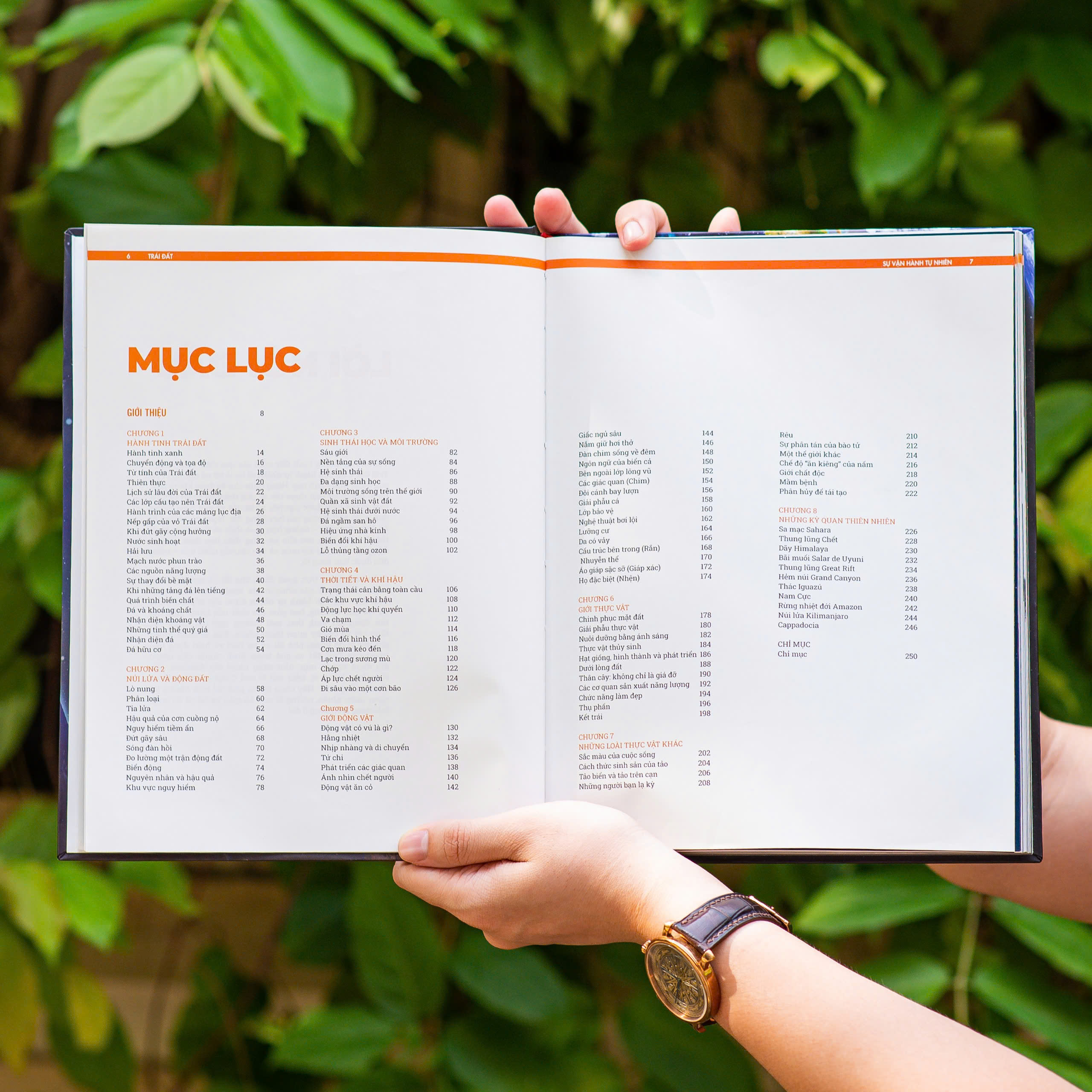 Sách Trái Đất - Sự Vận Hành Tự Nhiên - Vẻ Đẹp Của Trái Đất, Các Sự Biến Đổi Và Lịch Sử Hình Thành Của Trái Đất - Á Châu Books, Bìa Cứng, In Màu