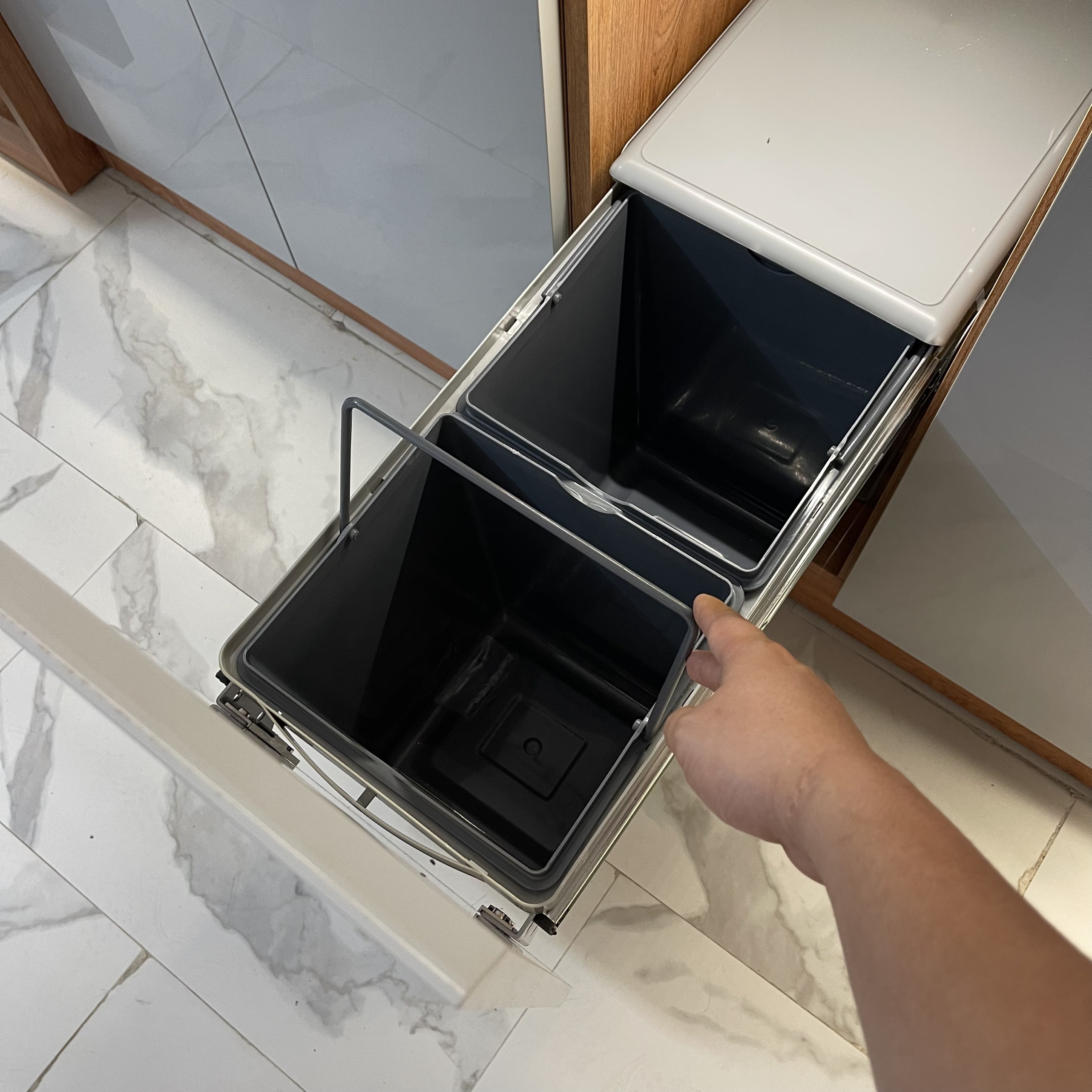 Thùng Rác Thông Minh, Thùng Rác Tủ Bếp 2 Ngăn Dung Tích 20L - Có Thợ Lắp Đặt