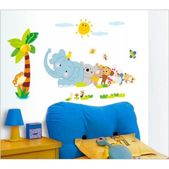 Decal trang trí voi và các bạn kéo co