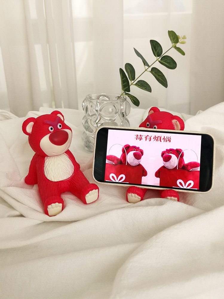 Giá đỡ kệ đỡ điện thoại, máy tính bảng gấu dâu Lotso cute đáng yêu trang trí bàn học, ô tô