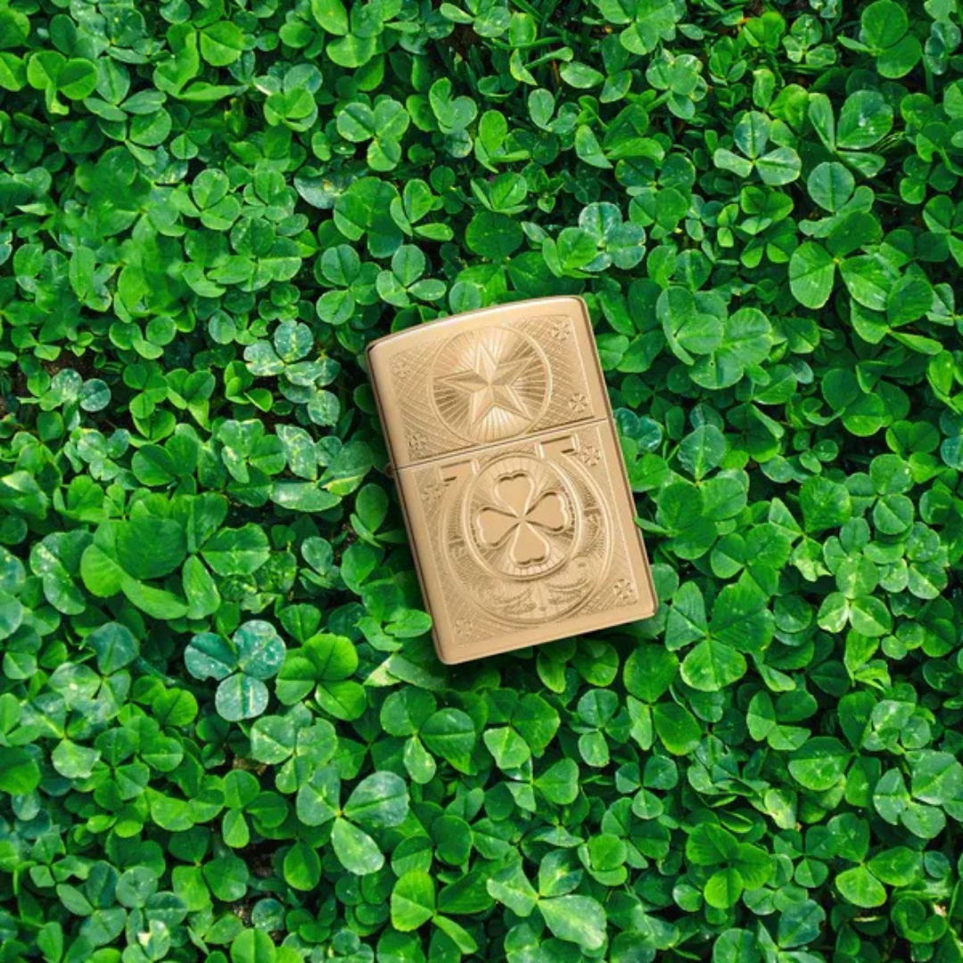Bật Lửa Zippo Lucky Horseshoe 46854 - Thiết Kế Móng Ngựa &amp; Cỏ 4 Lá May Mắn - Đồng Thau Bóng Chính Hãng