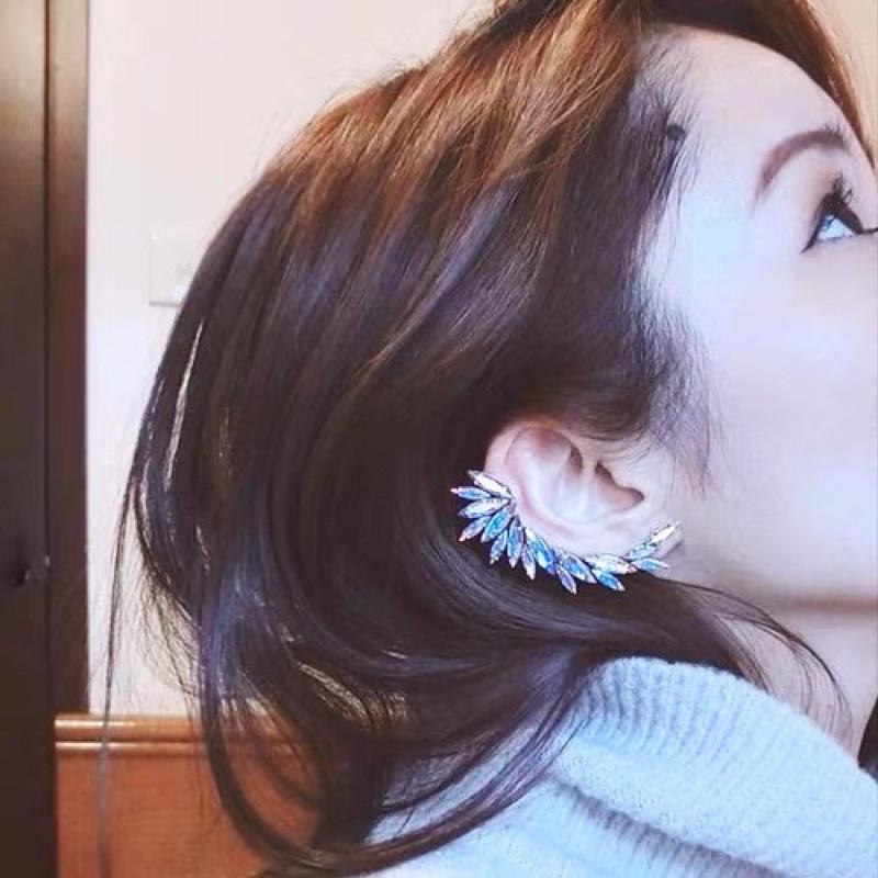 Khuyên tai đính đá một bên kiểu lạ - Arora boutique