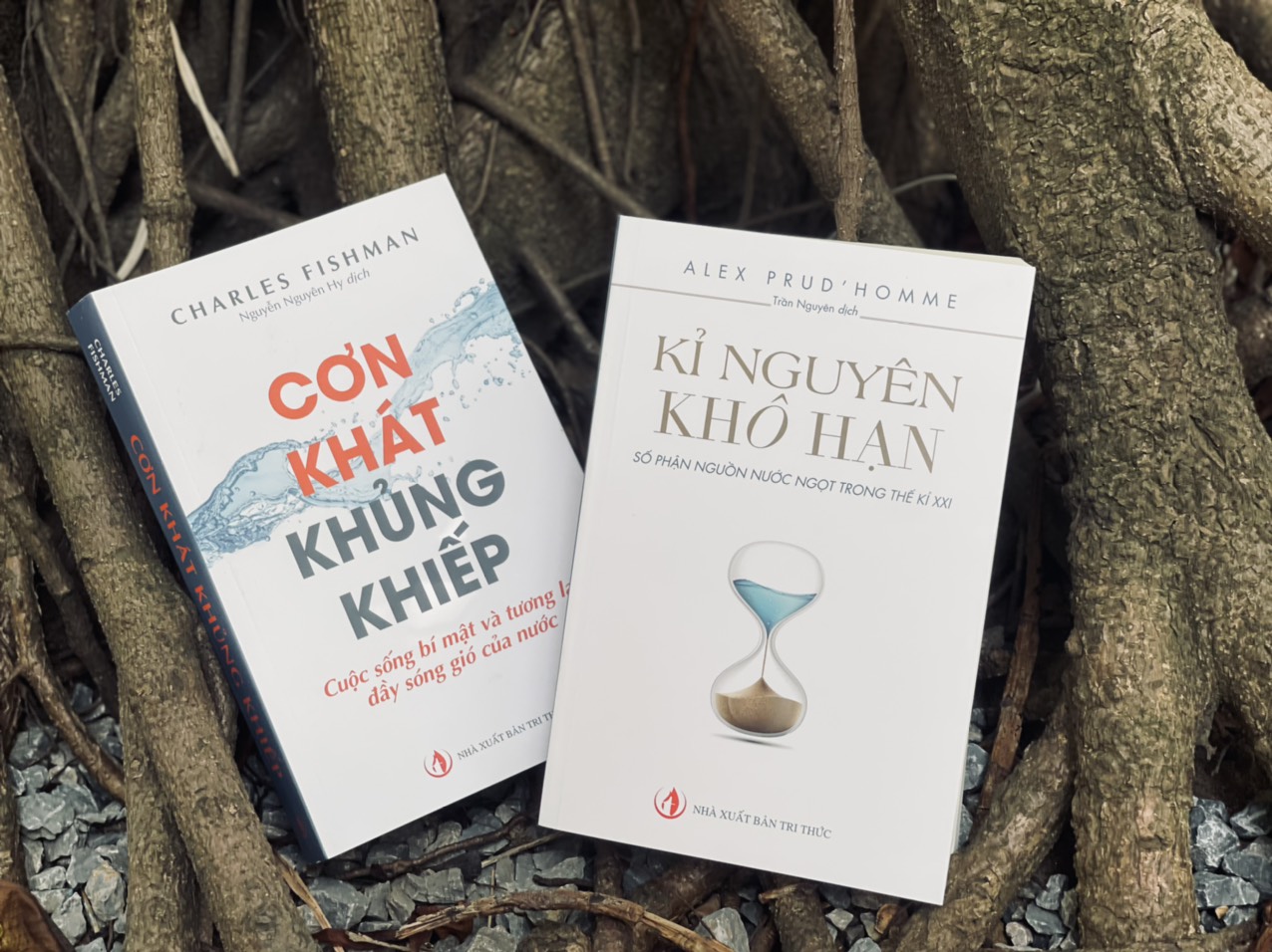 (Combo 2 cuốn) CƠN KHÁT KHỦNG KHIẾP - Charles Fishman, KỈ NGUYÊN KHÔ HẠN – Alex Prud’homme - NXB Tri Thức (Bìa mềm)