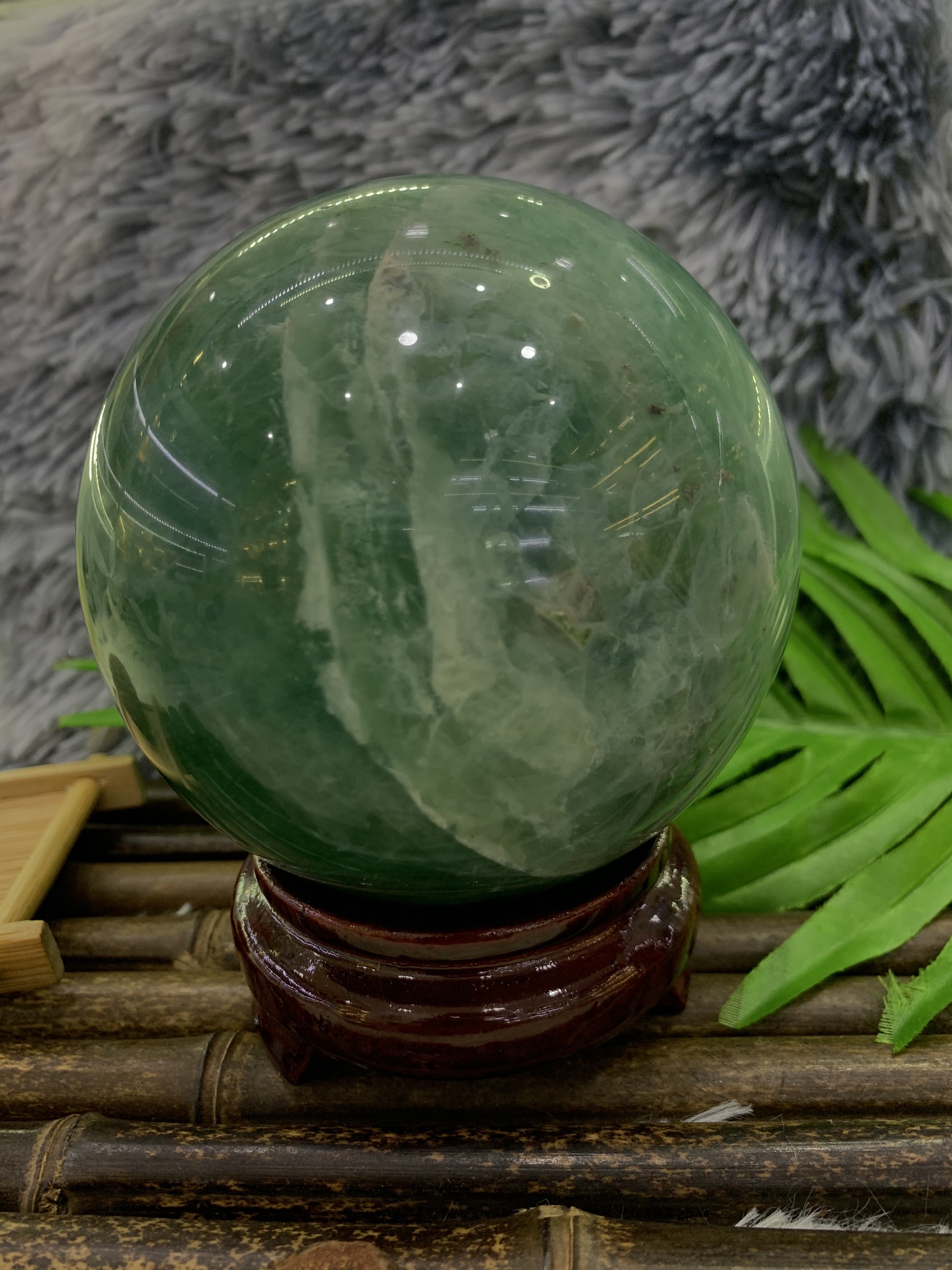 Quả cầu đá Thạch Anh Fluorit xanh lục - 1,8kg - 11,7cm