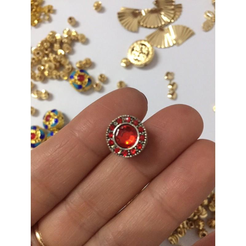 Hạt charm xỏ DIY hình tròn dẹt đính pha lê đỏ làm vòng handmade