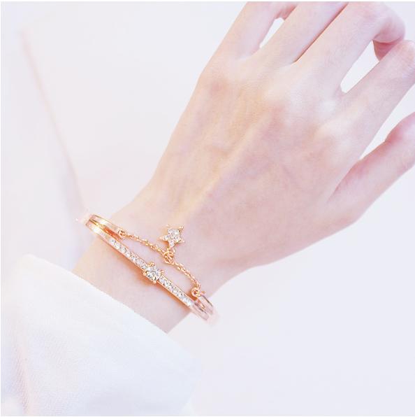 SET 2 VÒNG TAY ĐÍNH ĐÁ KÈM NGÔI SAO MAY MẮN SIÊU XINH