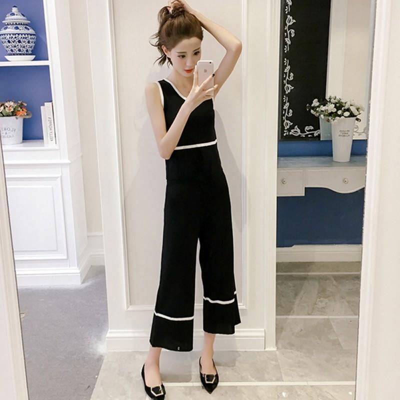 Áo dệt kim sát nách thiết kế cổ chữ V nữ tính