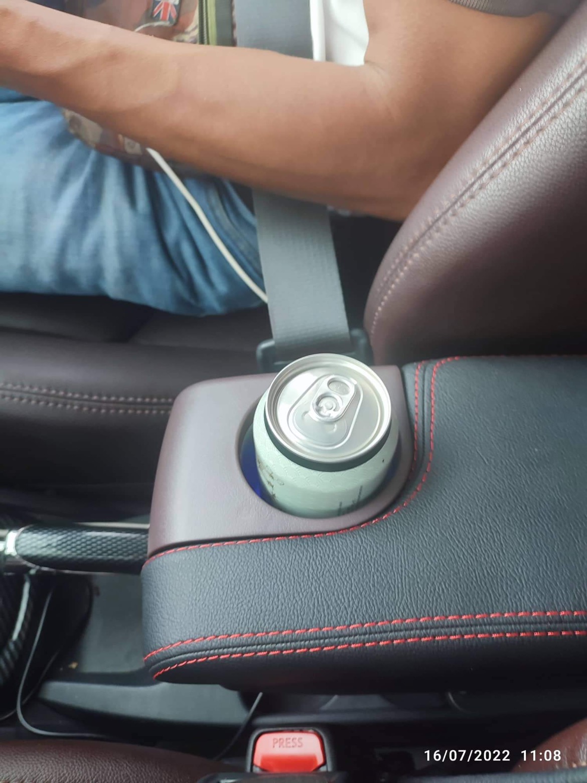Bệ tỳ tay Toyota Rush