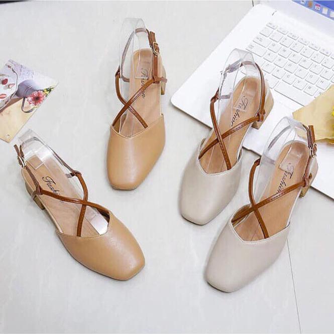 Giày Sandal bít mũi quai chéo nữ