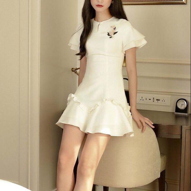 Đầm trắng dự tiệc thanh lịch