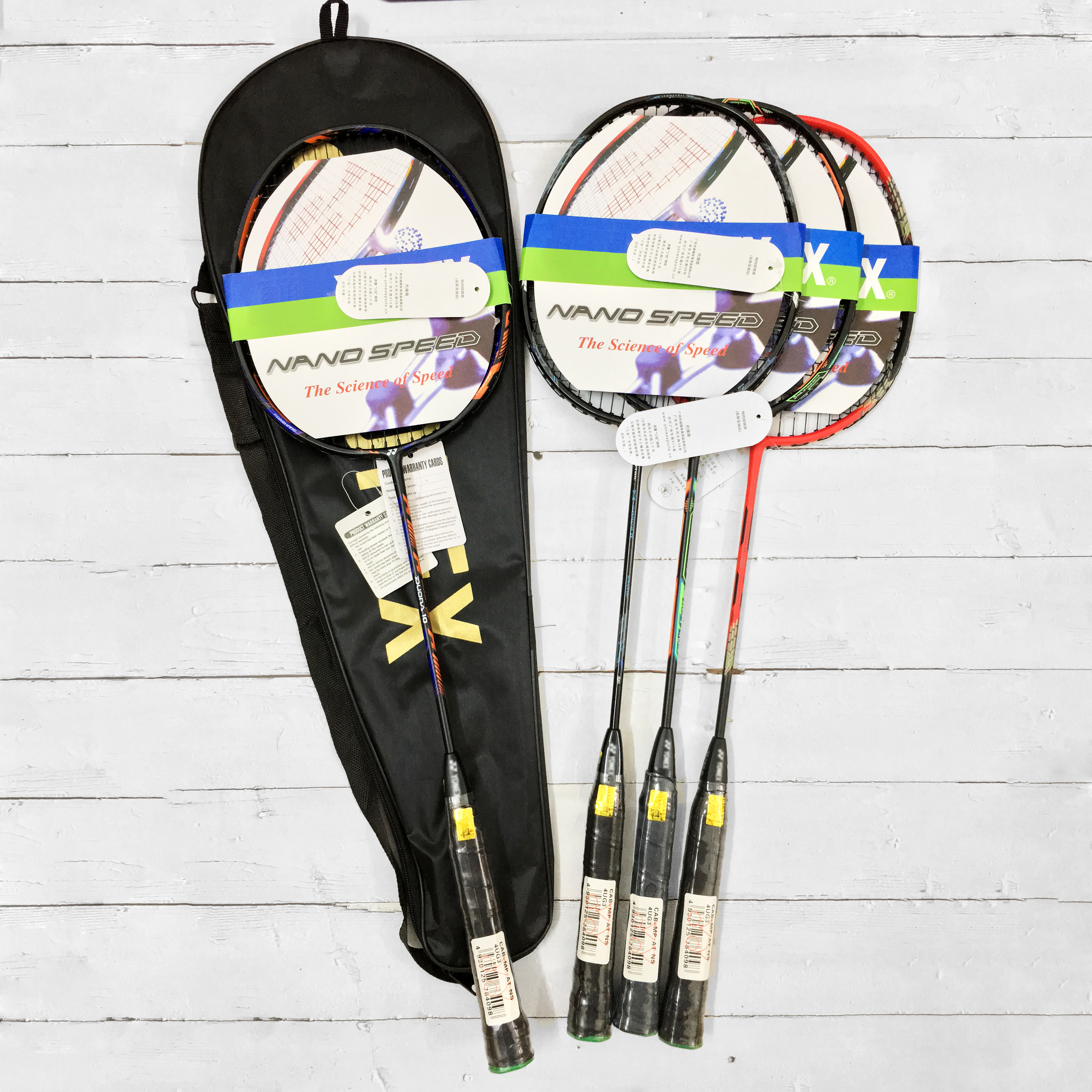 Combo 2 Vợt cầu lông Yonex và hộp cầu Hảu Âu 6 quả cao cấp (màu ngẫu nhiên)