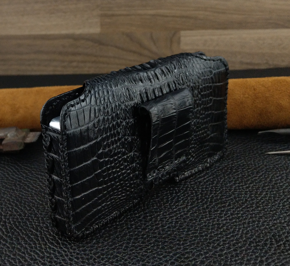 Bao Da Đeo Lưng cho Samsung Galaxy Z Fold2 Z Fold3  Z Fold4  Da Cá Sấu thật may thủ công