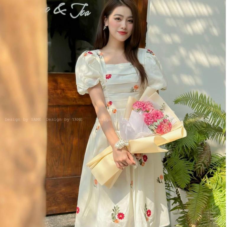 Đầm váy nữ hoa cổ vuông tay bồng dự tiệc màu trắng nhẹ nhàng