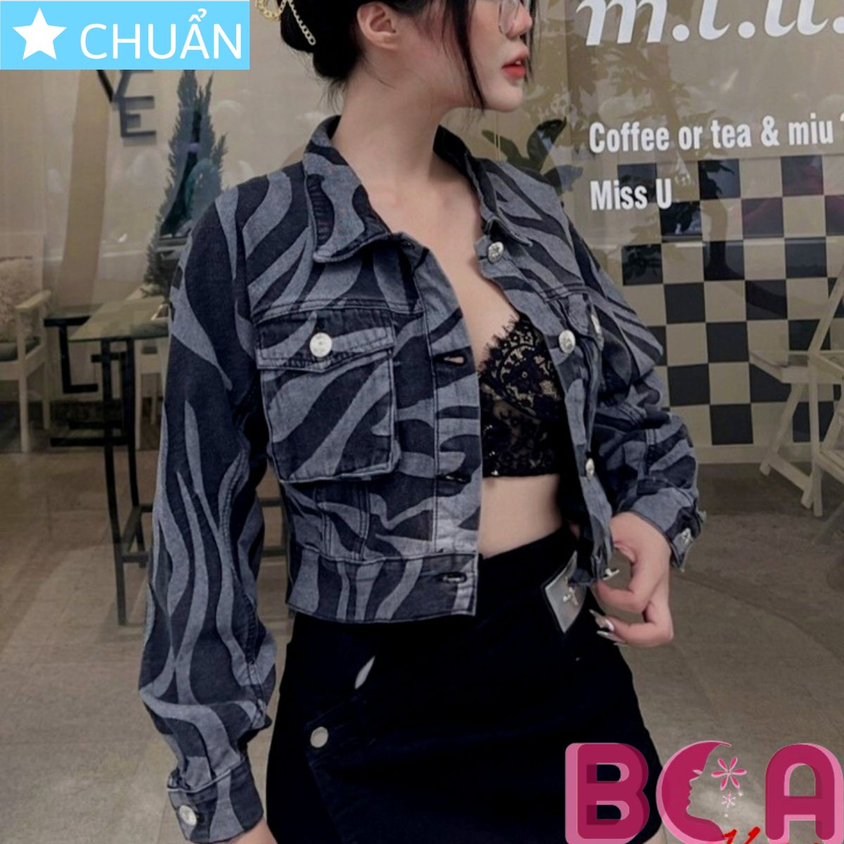 Áo khoác Jeans lửng nữ K31 màu đen ROSATA tại BCASHOP họa tiết độc đáo & thời trang, khẳng định gu & đẳng cấp riêng bạn